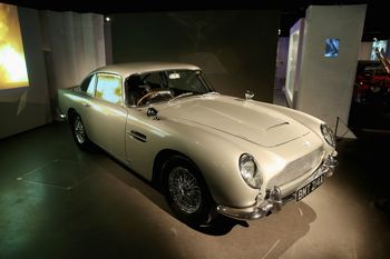 Bond-Ausstellung in London: Aston Martin DB 5 aus „Golden Eye“ (1995). Foto: Auto-Medienportal.Net/London Film Museum