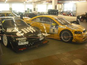 Jüngere Rennsportgeschichte: DTM-Calibra von Manuel Reuter, Astra Coupé von Volker Strycek