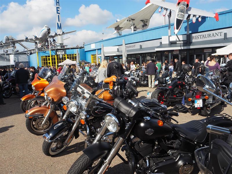 Bunte Veteranen Und V2 Maschinen Unterwegs Im Kraichgau Das Technik Museum Sinsheim Ladt Zum Grossen Motorrad Wochenende Aktuelles Radio Oldtimer