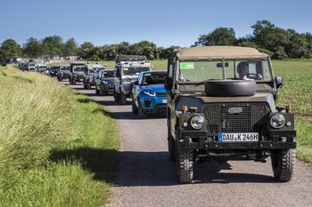 Guinness-Weltrekord: Parade mit 632 Autos zum 70. Geburtstag von Land Rover | Foto: Auto-Medienportal.Net/Jaguar Land Rover